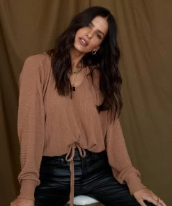 Modern Bridge International Co,Ltd. FLAT/RM B 3/F WING CHEONG COMM BLDG 19-25 JERVOIS STREET SHEUNG WAN HKWINK CLOTHING Watch Out Brown Cinched Top