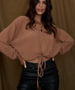 Modern Bridge International Co,Ltd. FLAT/RM B 3/F WING CHEONG COMM BLDG 19-25 JERVOIS STREET SHEUNG WAN HKWINK CLOTHING Watch Out Brown Cinched Top