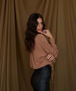 Modern Bridge International Co,Ltd. FLAT/RM B 3/F WING CHEONG COMM BLDG 19-25 JERVOIS STREET SHEUNG WAN HKWINK CLOTHING Watch Out Brown Cinched Top