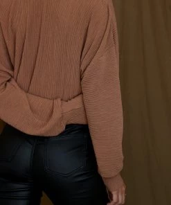 Modern Bridge International Co,Ltd. FLAT/RM B 3/F WING CHEONG COMM BLDG 19-25 JERVOIS STREET SHEUNG WAN HKWINK CLOTHING Watch Out Brown Cinched Top