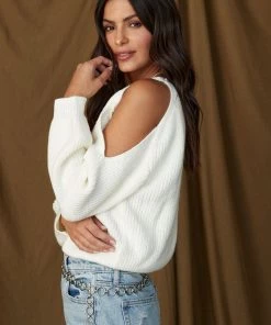 Modern Bridge International Co,Ltd. FLAT/RM B 3/F WING CHEONG COMM BLDG 19-25 JERVOIS STREET SHEUNG WAN HKWINK Cutler Ivory Cut Out Sweater CLOTHING