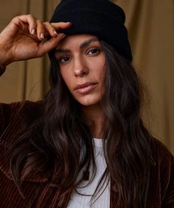 Modern Bridge International Co,Ltd. FLAT/RM B 3/F WING CHEONG COMM BLDG 19-25 JERVOIS STREET SHEUNG WAN HKWINK New Arrivals SoHo Black Ribbed Beanie