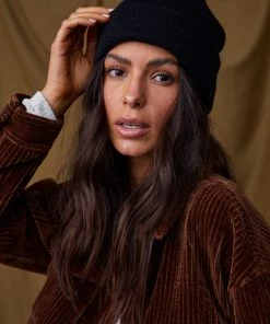 Modern Bridge International Co,Ltd. FLAT/RM B 3/F WING CHEONG COMM BLDG 19-25 JERVOIS STREET SHEUNG WAN HKWINK New Arrivals SoHo Black Ribbed Beanie