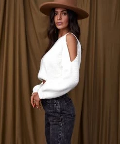 Modern Bridge International Co,Ltd. FLAT/RM B 3/F WING CHEONG COMM BLDG 19-25 JERVOIS STREET SHEUNG WAN HKWINK Cutler Ivory Cut Out Sweater CLOTHING