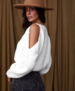 Modern Bridge International Co,Ltd. FLAT/RM B 3/F WING CHEONG COMM BLDG 19-25 JERVOIS STREET SHEUNG WAN HKWINK Cutler Ivory Cut Out Sweater CLOTHING