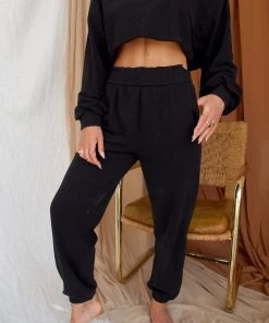 Modern Bridge International Co,Ltd. FLAT/RM B 3/F WING CHEONG COMM BLDG 19-25 JERVOIS STREET SHEUNG WAN HKWINK Billie Black Sweatpants