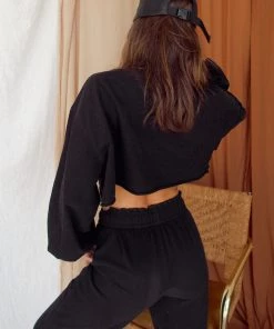 Modern Bridge International Co,Ltd. FLAT/RM B 3/F WING CHEONG COMM BLDG 19-25 JERVOIS STREET SHEUNG WAN HKWINK Ashton Black Cropped Sweatshirt CLOTHING