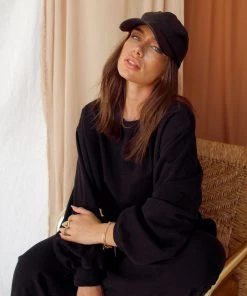 Modern Bridge International Co,Ltd. FLAT/RM B 3/F WING CHEONG COMM BLDG 19-25 JERVOIS STREET SHEUNG WAN HKWINK Ashton Black Cropped Sweatshirt CLOTHING