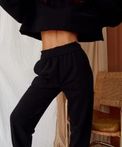 Modern Bridge International Co,Ltd. FLAT/RM B 3/F WING CHEONG COMM BLDG 19-25 JERVOIS STREET SHEUNG WAN HKWINK Billie Black Sweatpants