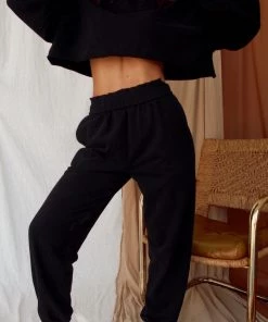 Modern Bridge International Co,Ltd. FLAT/RM B 3/F WING CHEONG COMM BLDG 19-25 JERVOIS STREET SHEUNG WAN HKWINK Ashton Black Cropped Sweatshirt CLOTHING