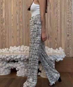 Modern Bridge International Co,Ltd. FLAT/RM B 3/F WING CHEONG COMM BLDG 19-25 JERVOIS STREET SHEUNG WAN HKWINK CLOTHING Restless Sea Black And White Trousers