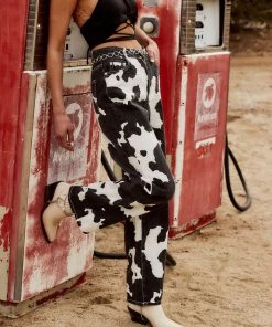 Modern Bridge International Co,Ltd. FLAT/RM B 3/F WING CHEONG COMM BLDG 19-25 JERVOIS STREET SHEUNG WAN HKWINK CLOTHING Midland Black Cow Print Jeans