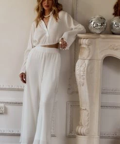 Modern Bridge International Co,Ltd. FLAT/RM B 3/F WING CHEONG COMM BLDG 19-25 JERVOIS STREET SHEUNG WAN HKWINK CLOTHING Nicole White Pleated Top