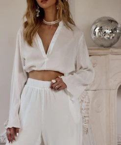 Modern Bridge International Co,Ltd. FLAT/RM B 3/F WING CHEONG COMM BLDG 19-25 JERVOIS STREET SHEUNG WAN HKWINK CLOTHING Nicole White Pleated Top