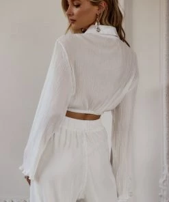 Modern Bridge International Co,Ltd. FLAT/RM B 3/F WING CHEONG COMM BLDG 19-25 JERVOIS STREET SHEUNG WAN HKWINK CLOTHING Nicole White Pleated Top