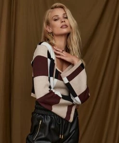 Modern Bridge International Co,Ltd. FLAT/RM B 3/F WING CHEONG COMM BLDG 19-25 JERVOIS STREET SHEUNG WAN HKWINK Checked Out Colorblock Cardigan CLOTHING