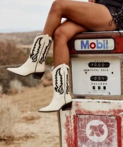 New Arrivals Billini Norva Bone/Black Contrast Boot