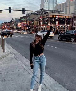 CENTRO INTERNATIONAL SOURCING LTD Norah Light Wash Mom Jeans CLOTHING