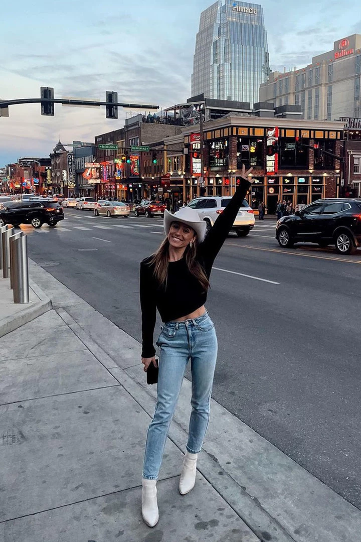 CENTRO INTERNATIONAL SOURCING LTD Norah Light Wash Mom Jeans CLOTHING 3 CENTRO INTERNATIONAL SOURCING LTD Norah Light Wash Mom Jeans CLOTHING