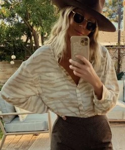 Bailey Rose Broadway White Tiger Button Down