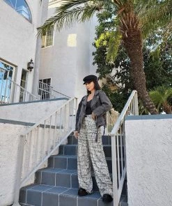 Modern Bridge International Co,Ltd. FLAT/RM B 3/F WING CHEONG COMM BLDG 19-25 JERVOIS STREET SHEUNG WAN HKWINK CLOTHING Restless Sea Black And White Trousers