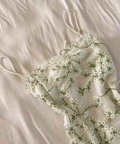 Modern Bridge International Co,Ltd. FLAT/RM B 3/F WING CHEONG COMM BLDG 19-25 JERVOIS STREET SHEUNG WAN HKWINK Croatian Coast White Floral Mini Dress CLOTHING